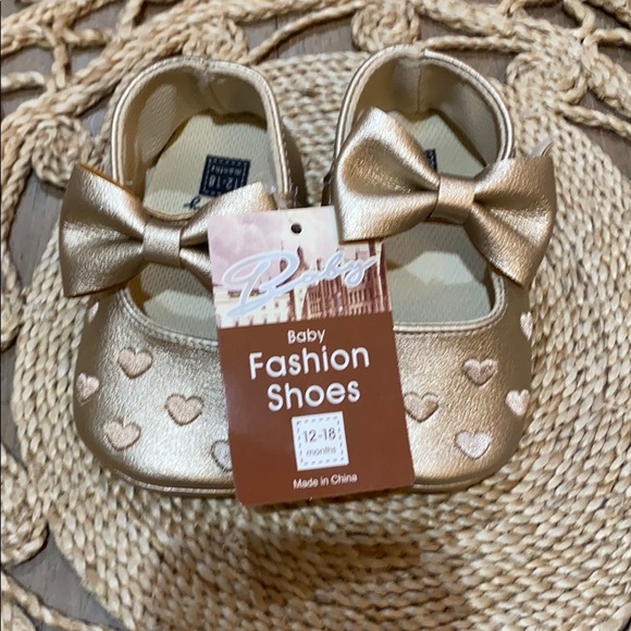 Gold shoes with hearth and bow - Picture 2 of 8